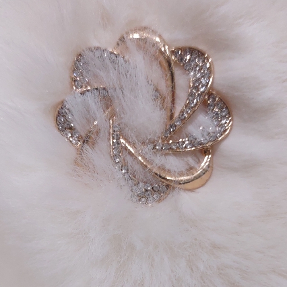 Christian Lacroix Cream Faux Fur Stole - Picture 12 of 17